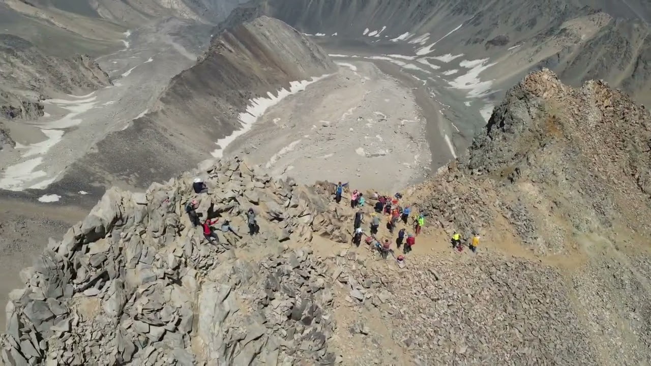 صعود به قله علم کوه از مسیر حصار چال