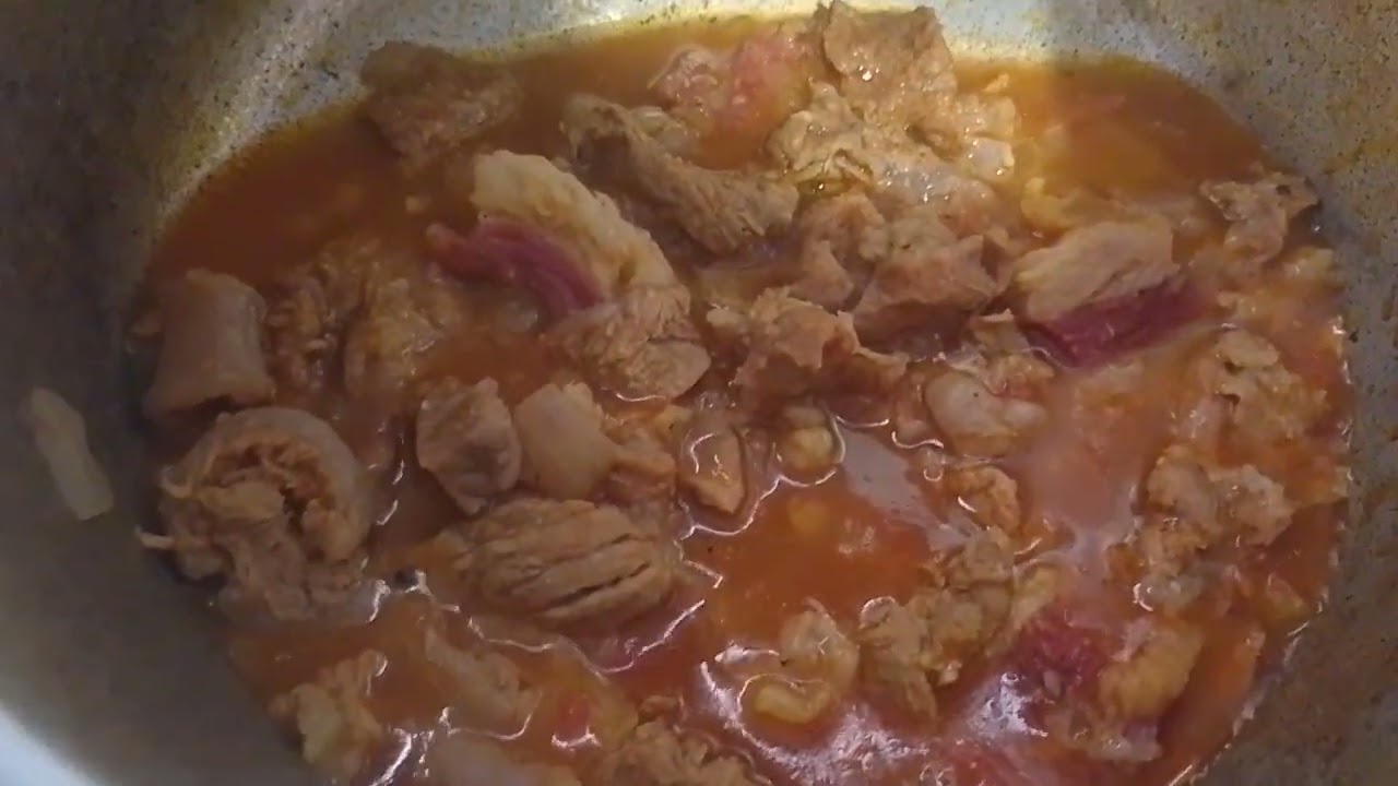 Almoço Pirão de carne um arroz um feijão uma carne guisada e uma carne assada