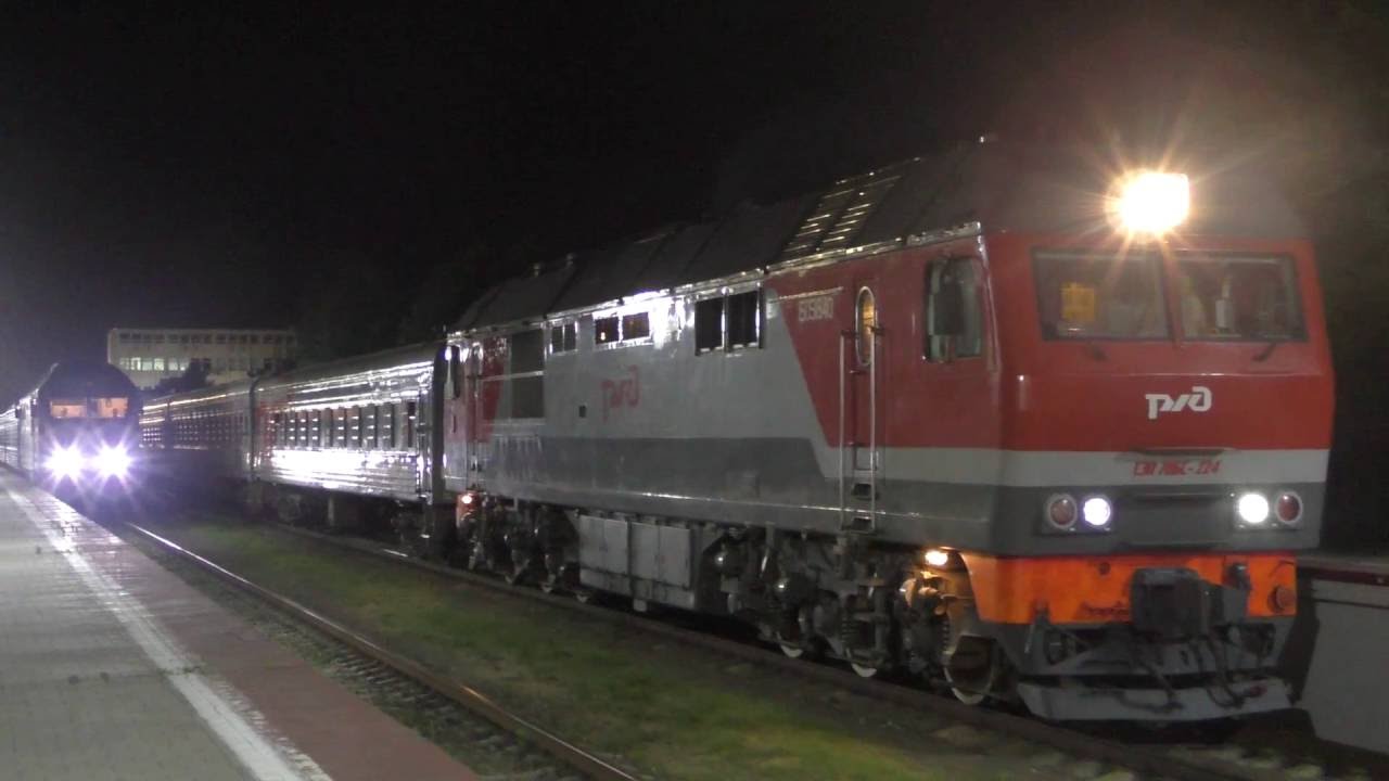 Отправление тепловоза ТЭП70БС-224 с поездом №259 Анапа — Санкт-Петербург