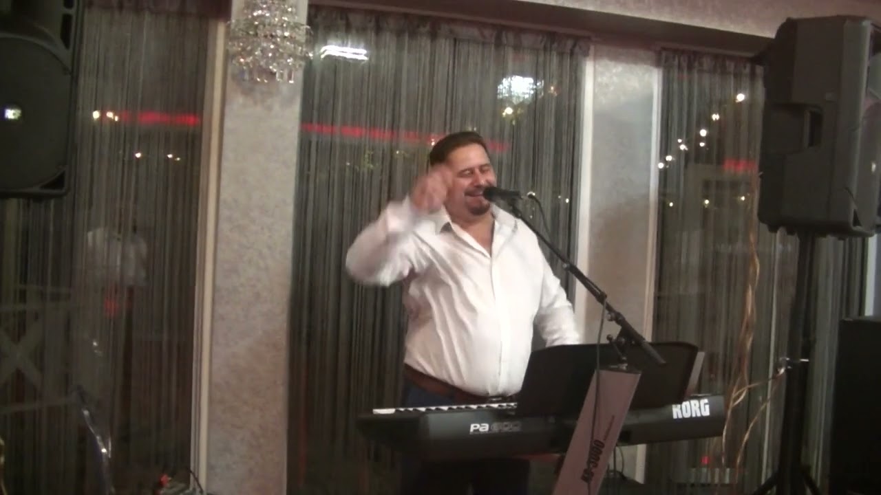 Radu Florin, clape, voce, acordeonist, tel 0745151754. Formatii nunti.