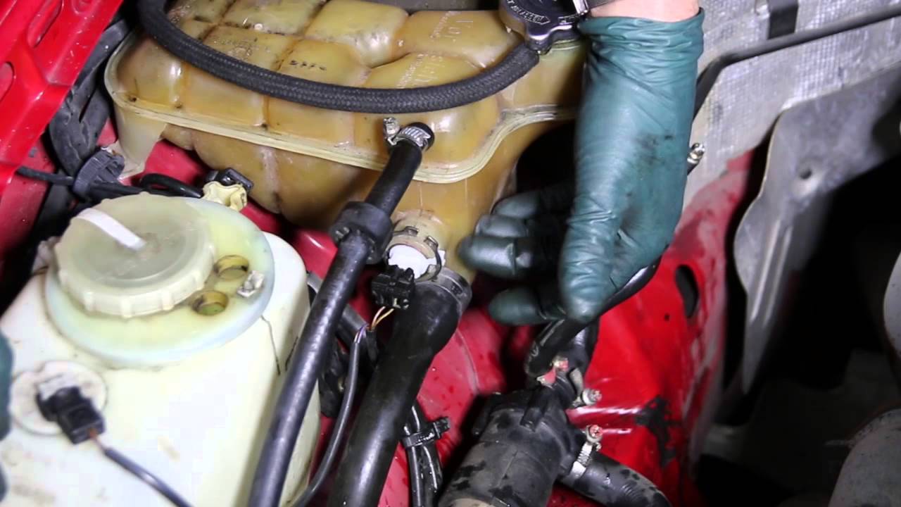 Проверка и замена датчика уровня охлаждающей жидкости в бачке Mercedes