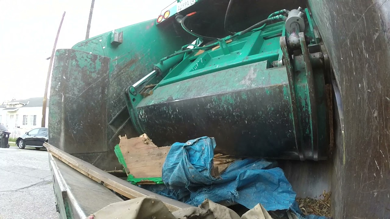 Trash Truck: Packer View, ASMR, Soothing crushing sounds!!! Our Truck is Hungry let's feed it!