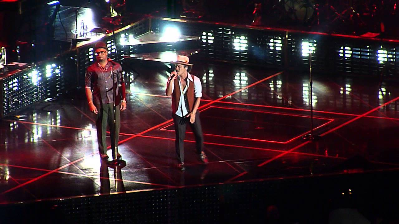 BRUNO MARS - MOONSHINE (live) @Prague (the moonshine tour 2013)
