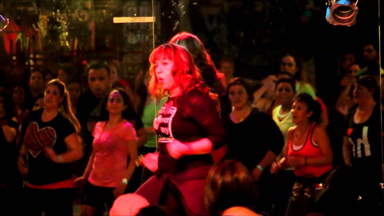 Zumba Adriana Ochoa's choreo to 