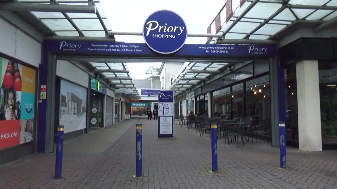 Worksop town centre looking like a ghost town as all the shops close down £18 million white elephant