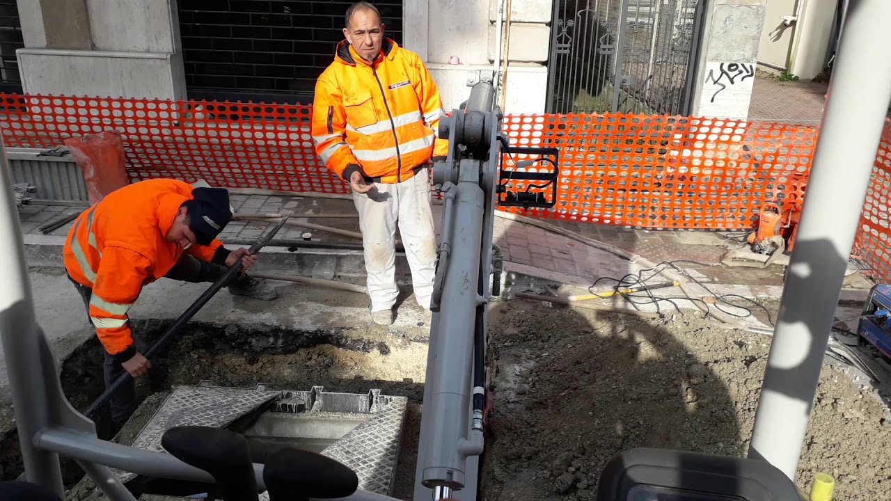 Nuovo mini escavatore Takeuchi TB 215 R giro sagoma