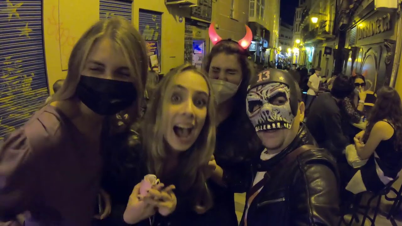 Halloween from Malaga! Parts of Spain locked down, no travel out of Andalucia. People react live.
