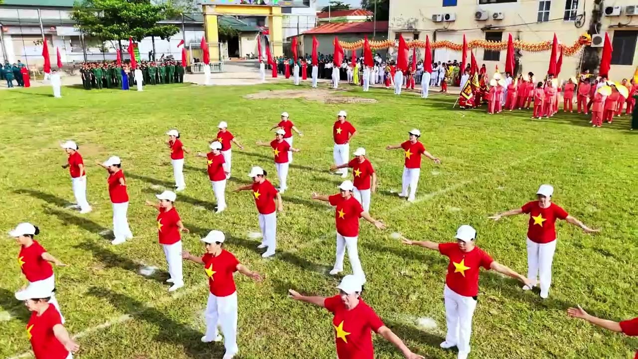 Đồng diễn KHỎE VÌ NƯỚC