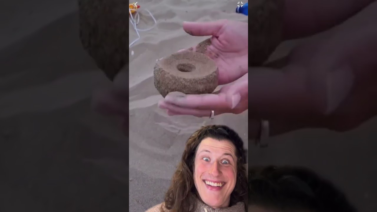 I TESTED A VIRAL BEACH SAND LIFE HACK? (I LOST MY IPHONE 14 IN THE OCEAN AT THE &Egrave;&Ntilde;D) #Shorts