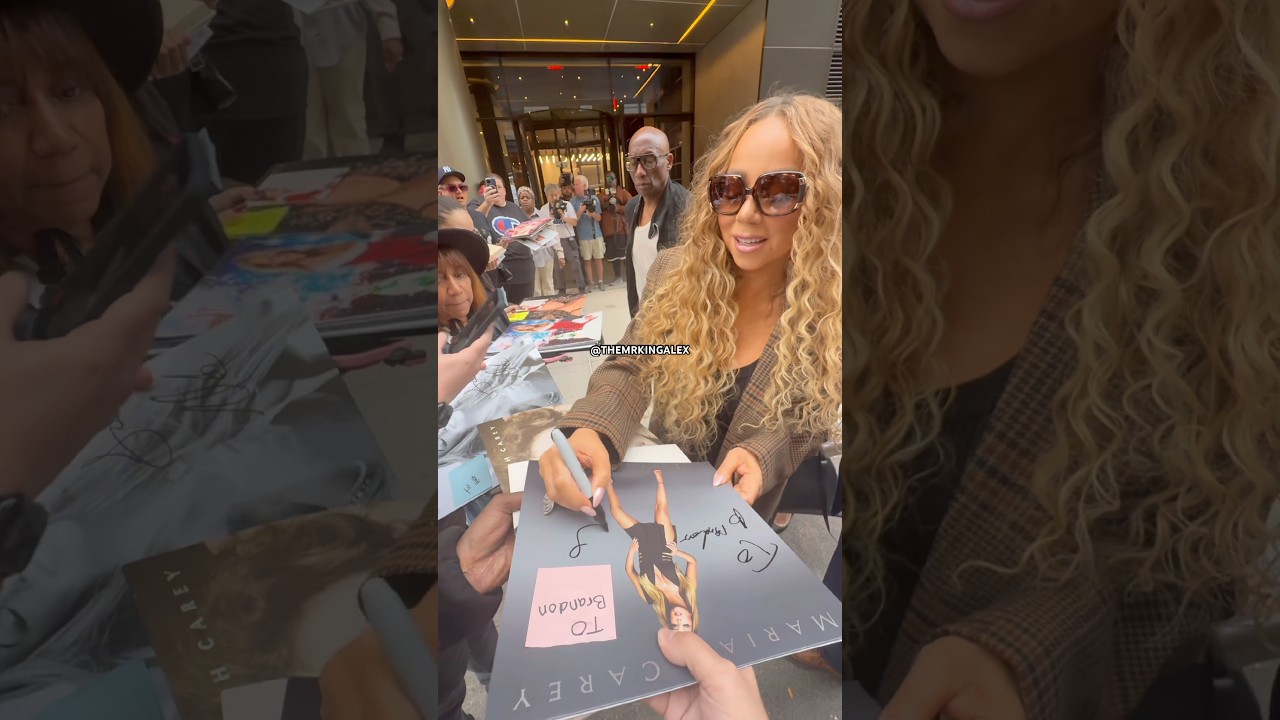 Мэрайя Кэри раздаёт автографы в Нью-Йорке. #MariahCarey #HereForItAll #Autograph #FYP