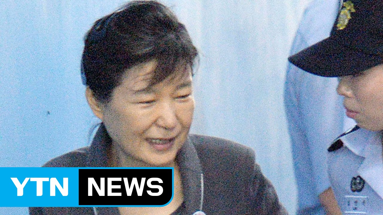 박 전 대통령 선고 생중계...알 권리 vs 인격권 / YTN