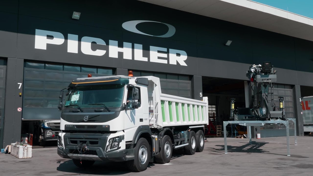 Die Kombi machts: Abrollkipper Multilift und Penz Recyclingkran auf Volvo Chassis