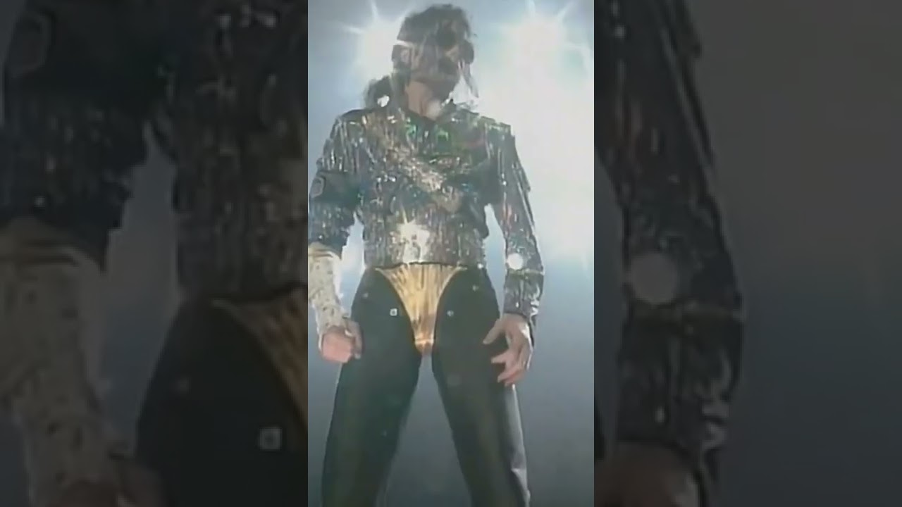 Fans Went Crazy after the Entrance of Michael Jackson on stage
