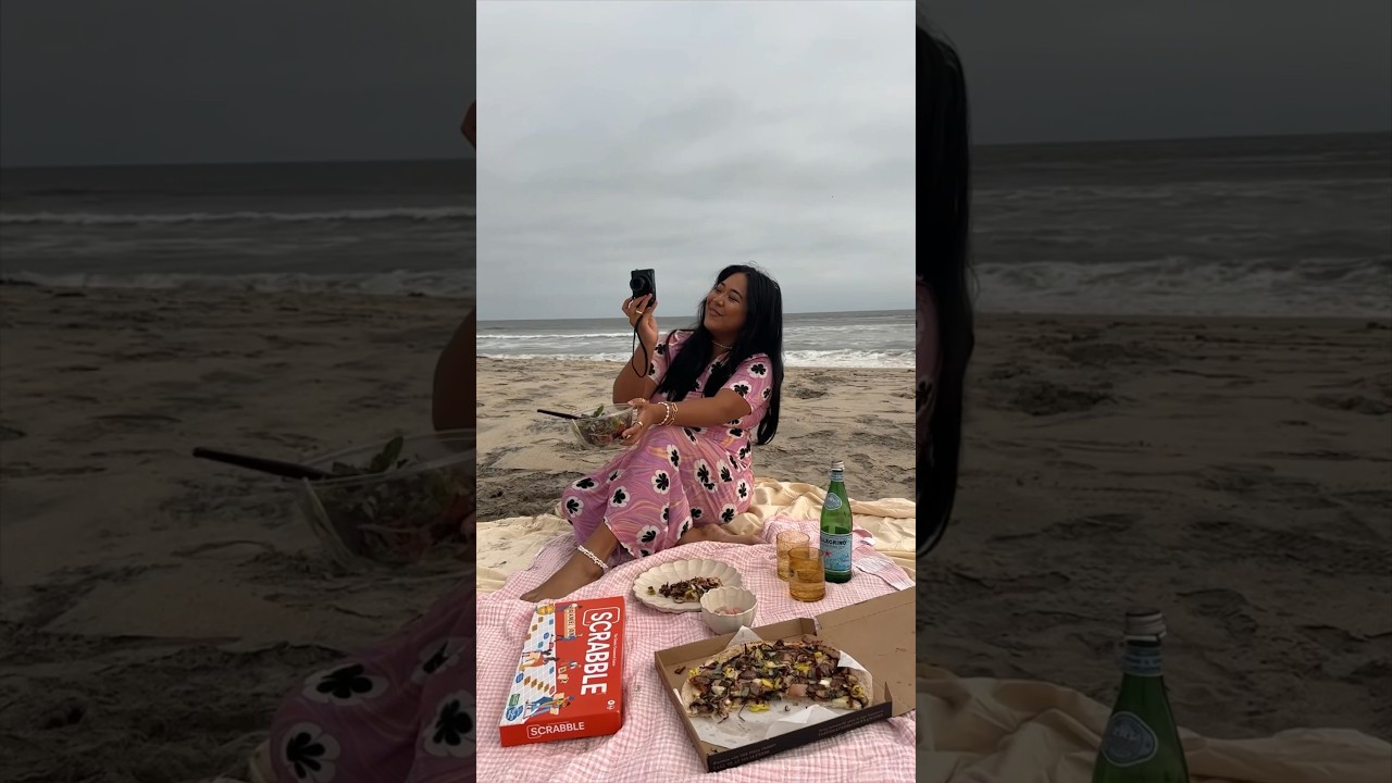 Date idea: board games at the beach 🌊