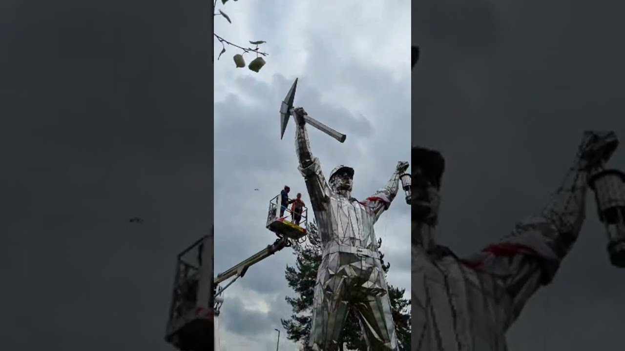 Flags Everywhere! Brownhills Tin Man Caped in Giant Union Jack – Insane Community Turnout