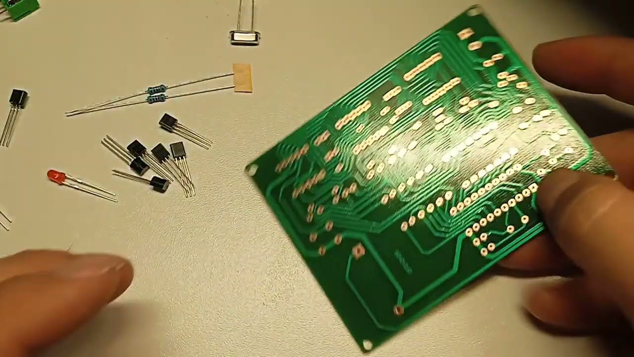 SH-E 879 digital clock from start to finish