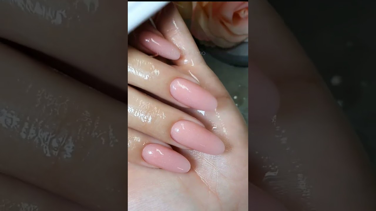 Aprende a realizar un cambio de diseño en uñas.