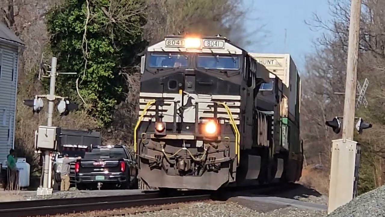 NS 8041 Leads NS 7629 NS 4297 NS 4855 on NS 27A Passing Through in Boyce VA (Friendly Crew)