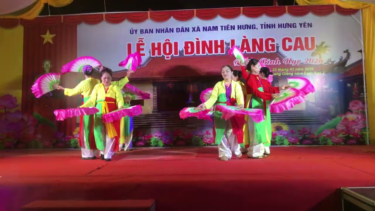 Đoàn tế nữ quan biểu diễn hội làng tại đình làng cau 