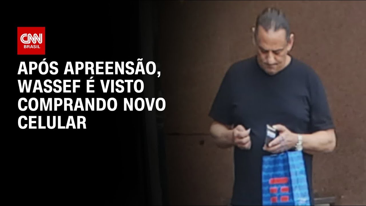 Após apreensão, Wassef é visto comprando novo celular | CNN 360º