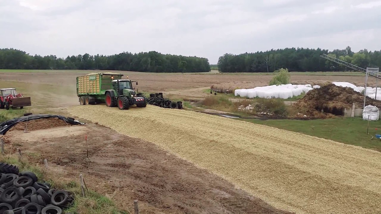 Fendt 820 Vario + Joskin SiloSpace 20/40