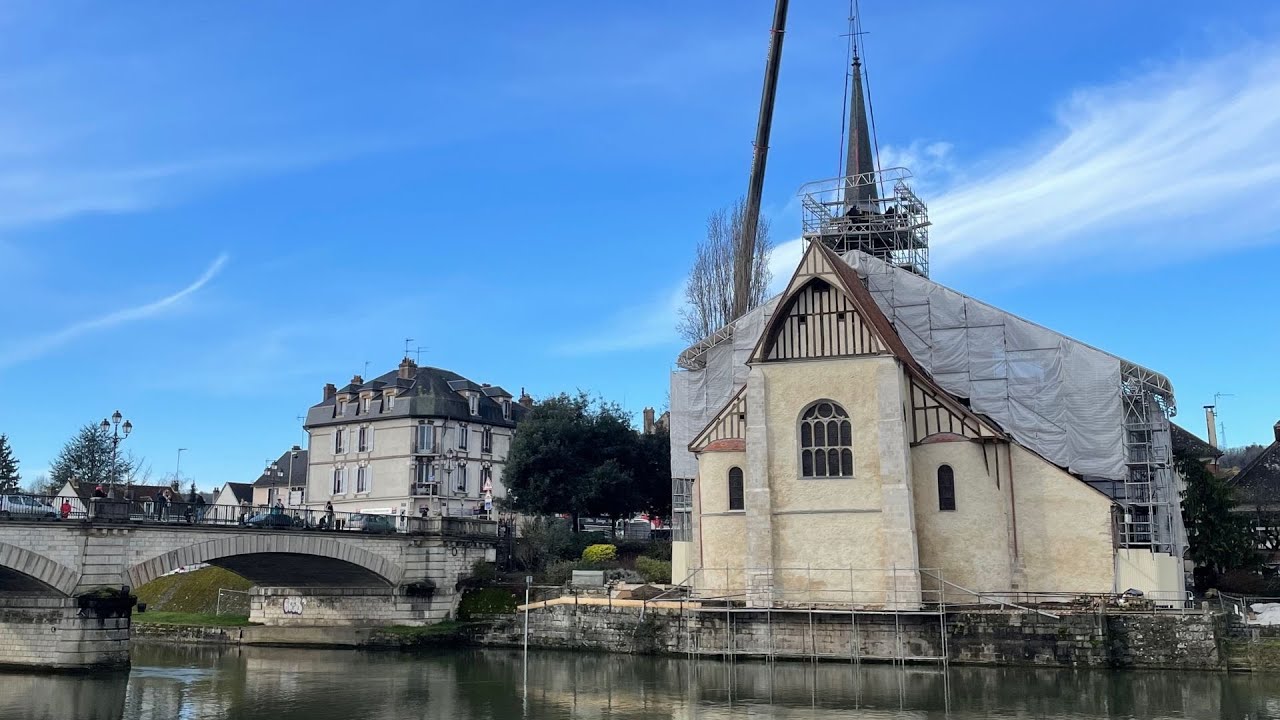 Reportage France 3 - Levage du clocher de Sens
