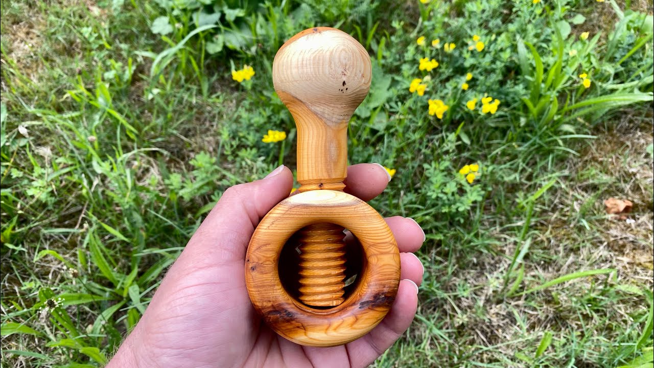 Nussknacker aus Eibe drechseln turning a Nutcracker from Yew