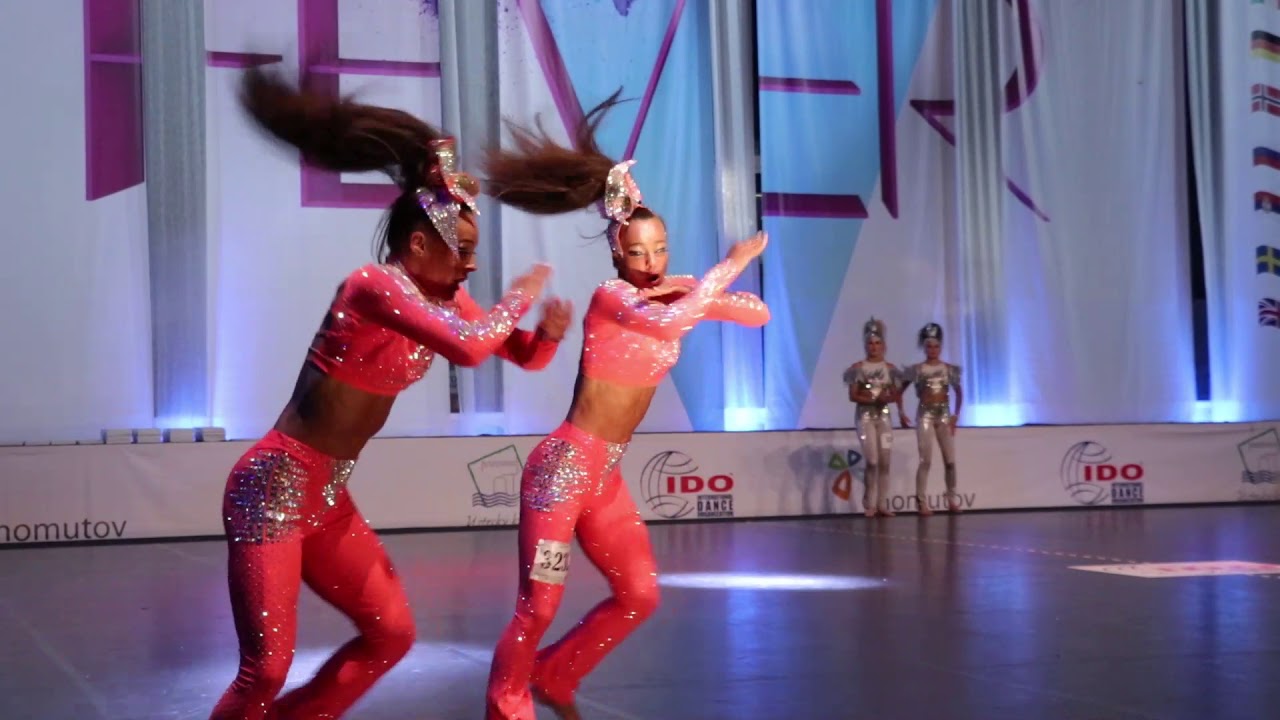 LYOVSHYNA YELYZAVETA and LYOVSHYNA DARIIA | Disco Dance World Championship 2019