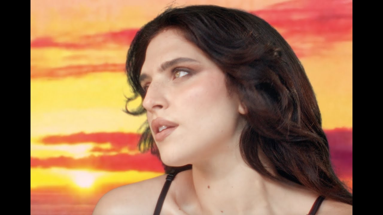Mae Muller - Hello Kitty (Official Video)