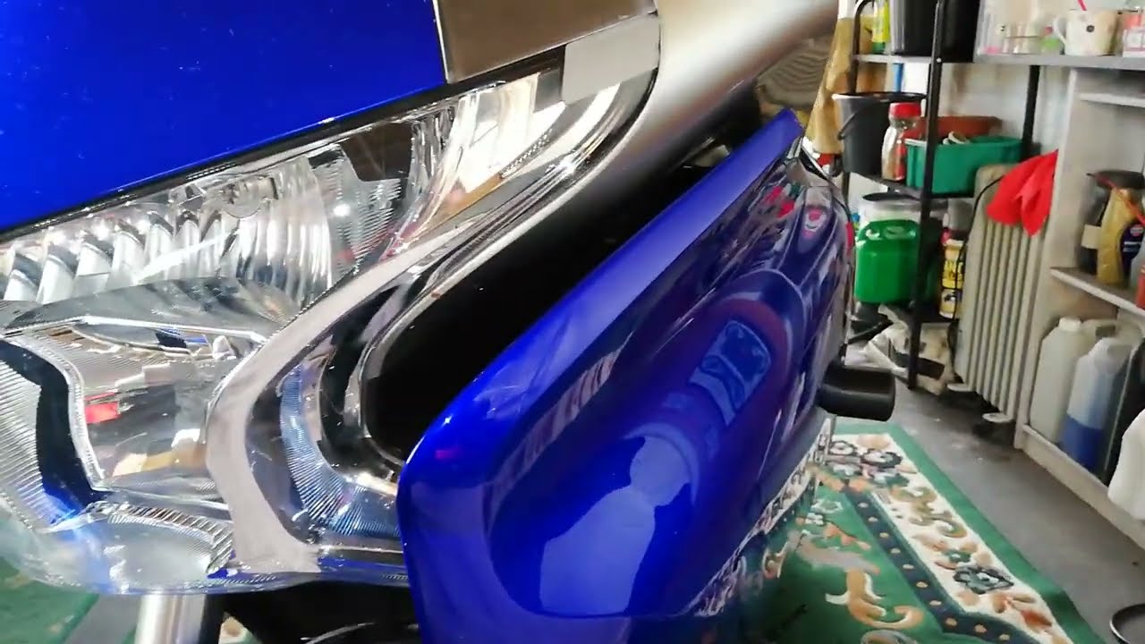 Honda VFR 1200 Fitting fairing back on. Gnash Gnash!!!!
