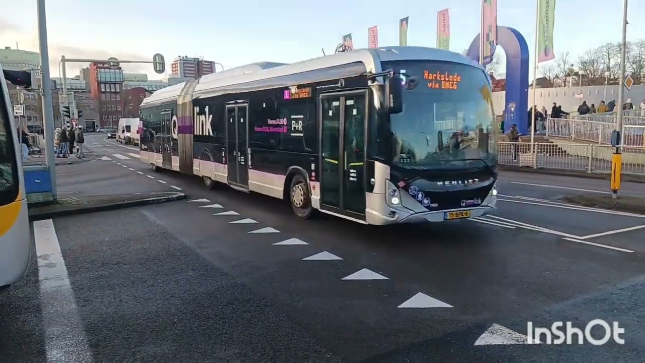 oude en nieuwe bussen op station Groningen