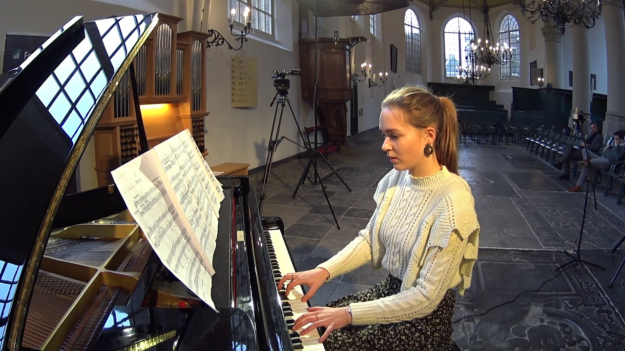 Jong talent op de prachtige vleugel van de Augustijnenkerk te Dordrecht   (Julita Steehouwer)