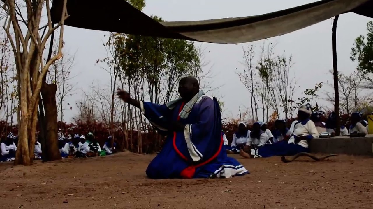 Mharidzo: Priest Dhewa at Kana Mission Passover
