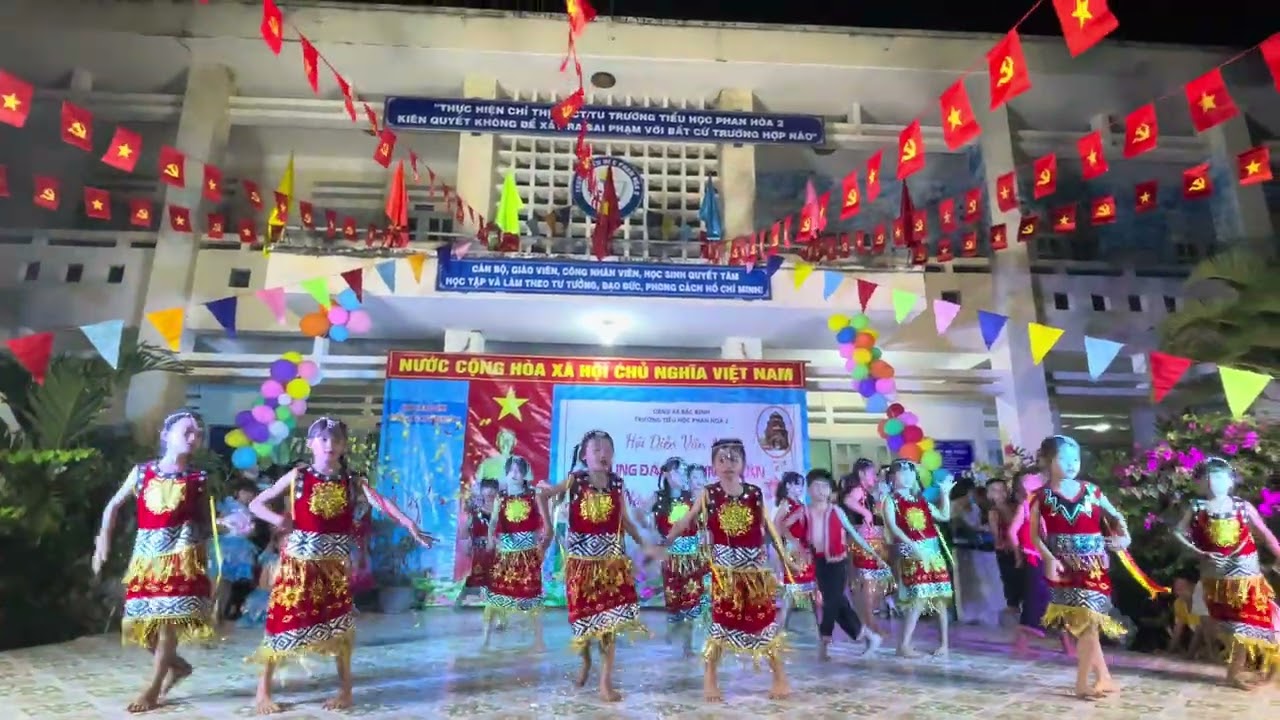 Múa Xuân về trên rừng núi lớp 3C