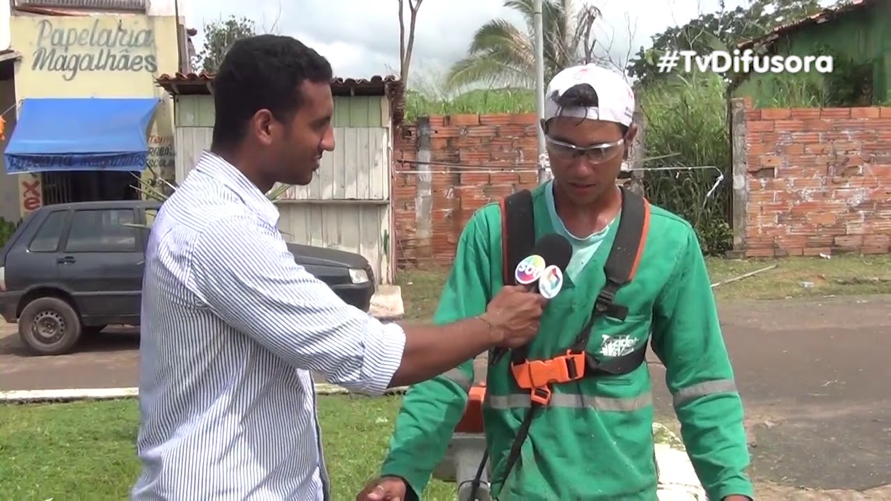 TRABALHADORES GANHAM A VIDA HONESTAMENTE AO CAPINAR COM ROÇADEIRA EM TRIZIDELA DO VALE