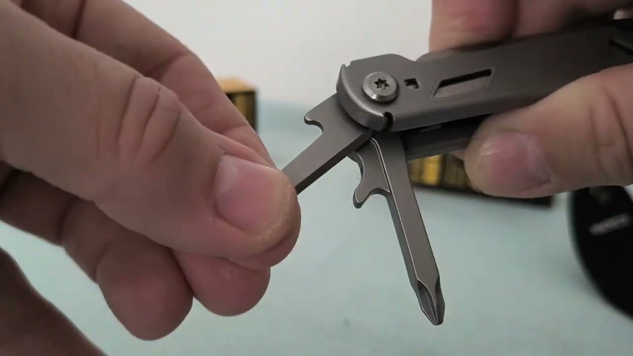 Najlepszy z najtańszych w kolekcji. Multitool udający Leatherman z Amazon.Raxco 15 w 1