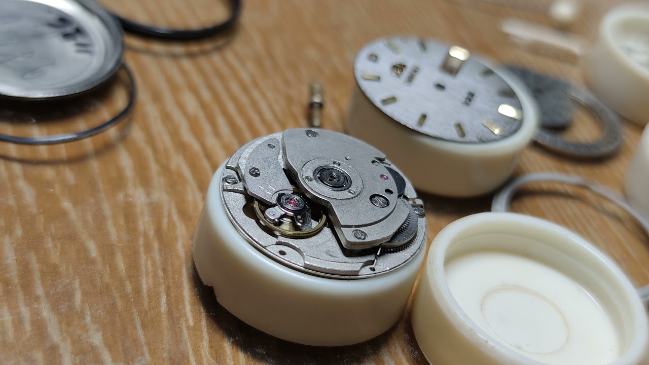 Watch repair. Orient 46943 movement running. XIAOMI Mi10T Pro 8K video.