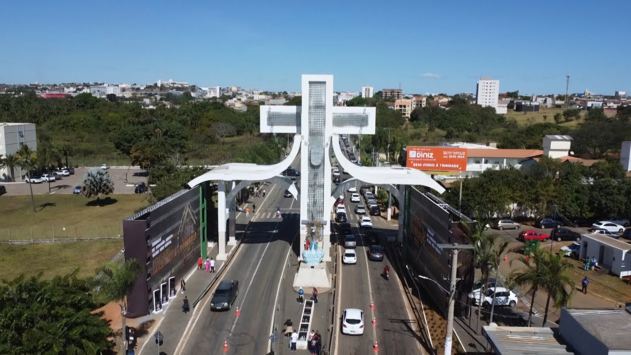 Portal do Divino Pai Eterno  - Trindade Goiás  - Drone Vídeo  - Movimentação do último dia de Festa