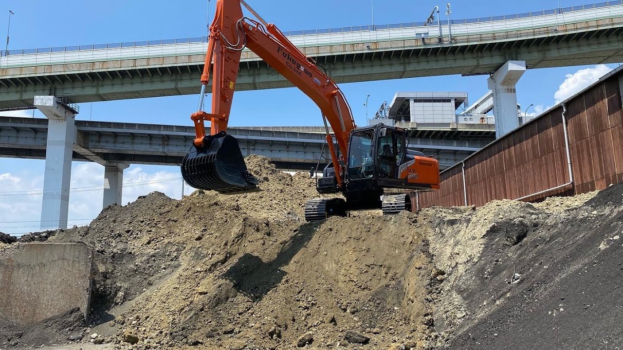 残土受け場横持ち　モリモリ積んでください❗️ユンボ　ザクシス200-7新型　積み込み作業。