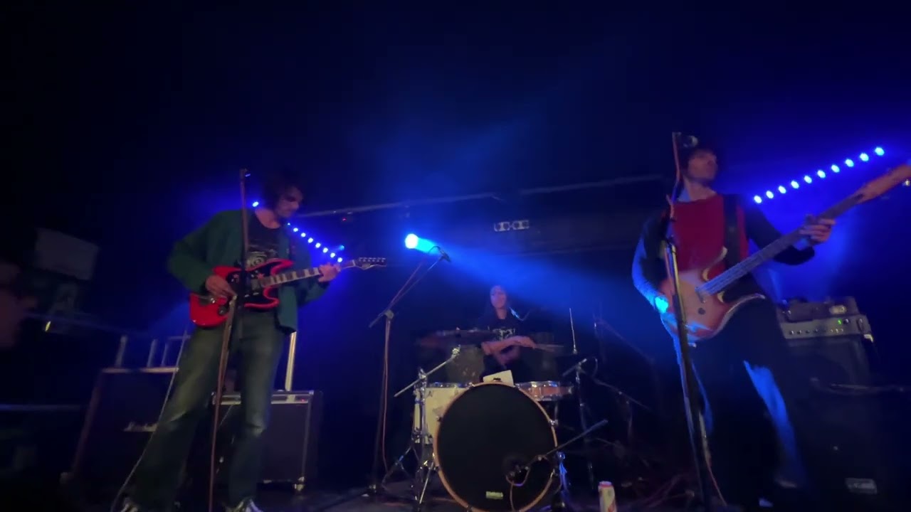 HOLIDAY GHOSTS - Off grid (Live @Bristol Goes Pop, 24-5-2025)