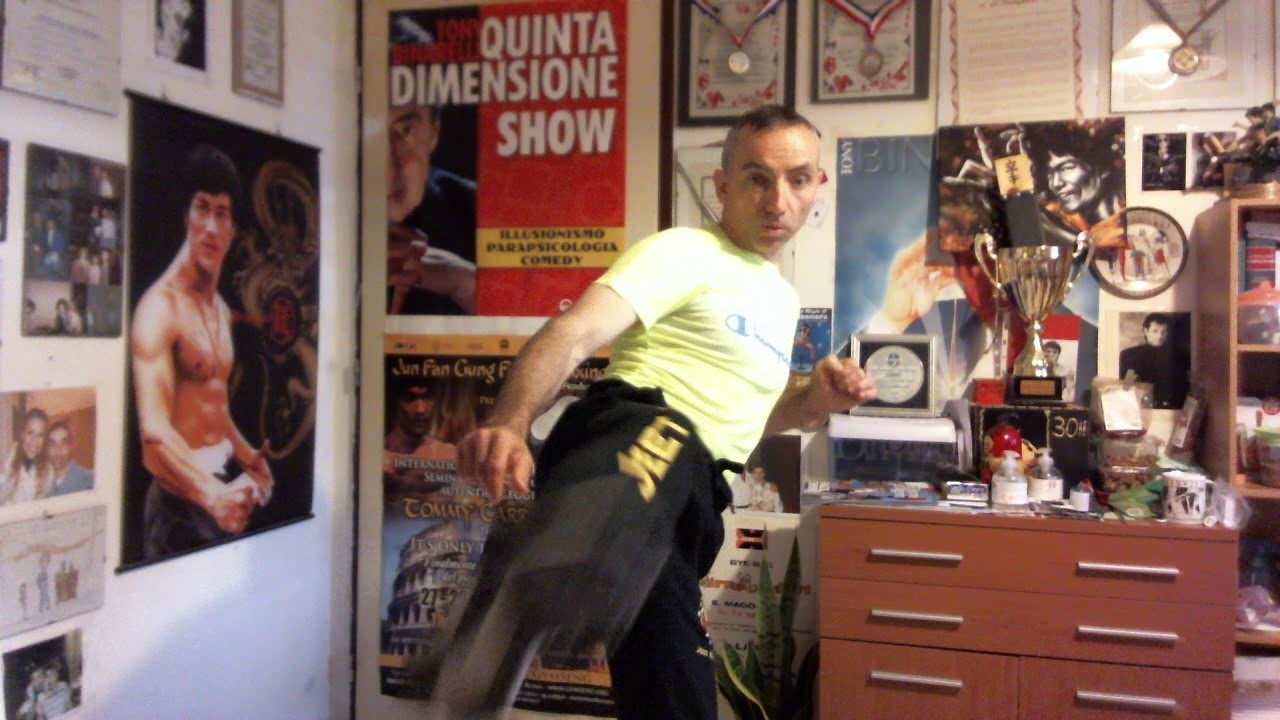 Video tutorial JKD - HOOK KICK E Varianti