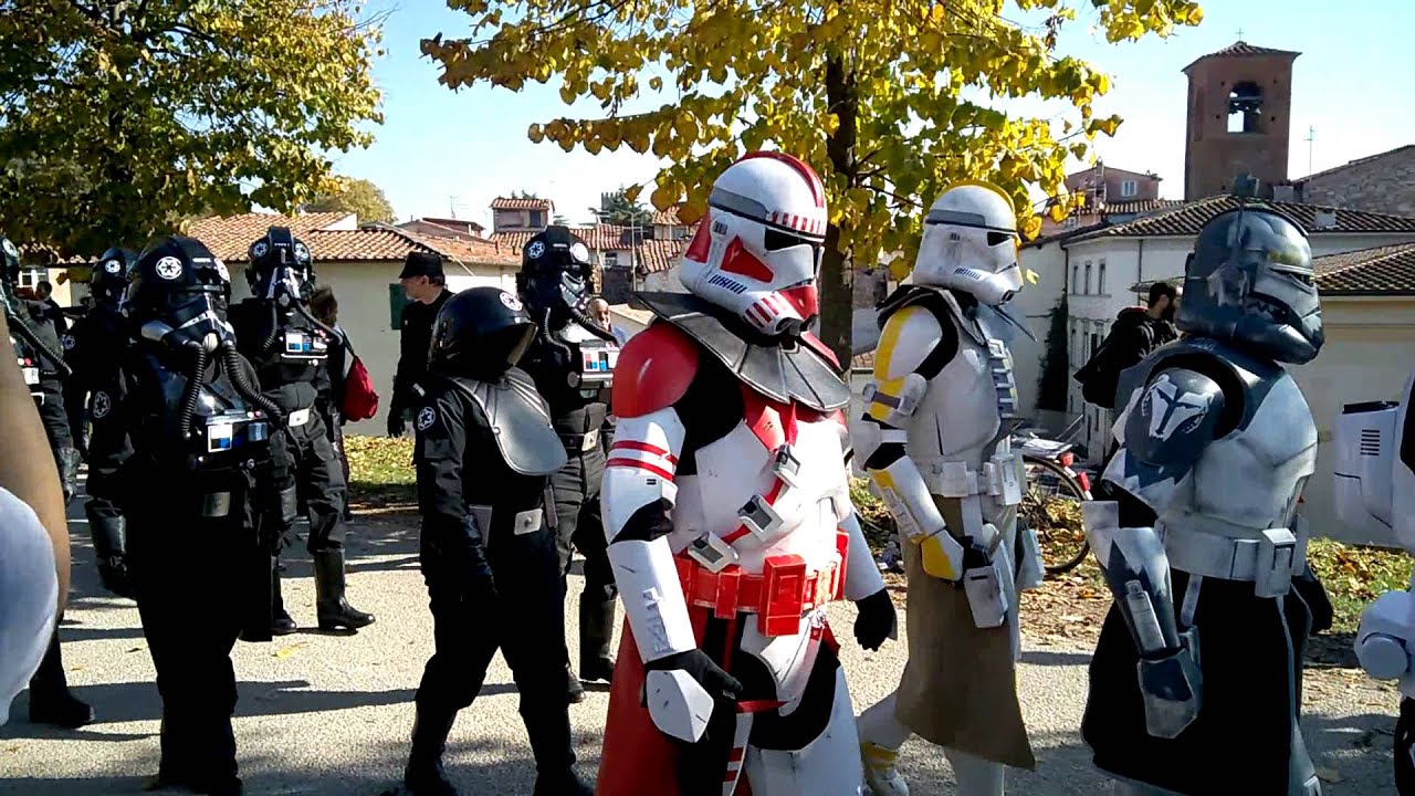 Lucca Comics 2015 - Parata Star Wars lungo le mura di Lucca