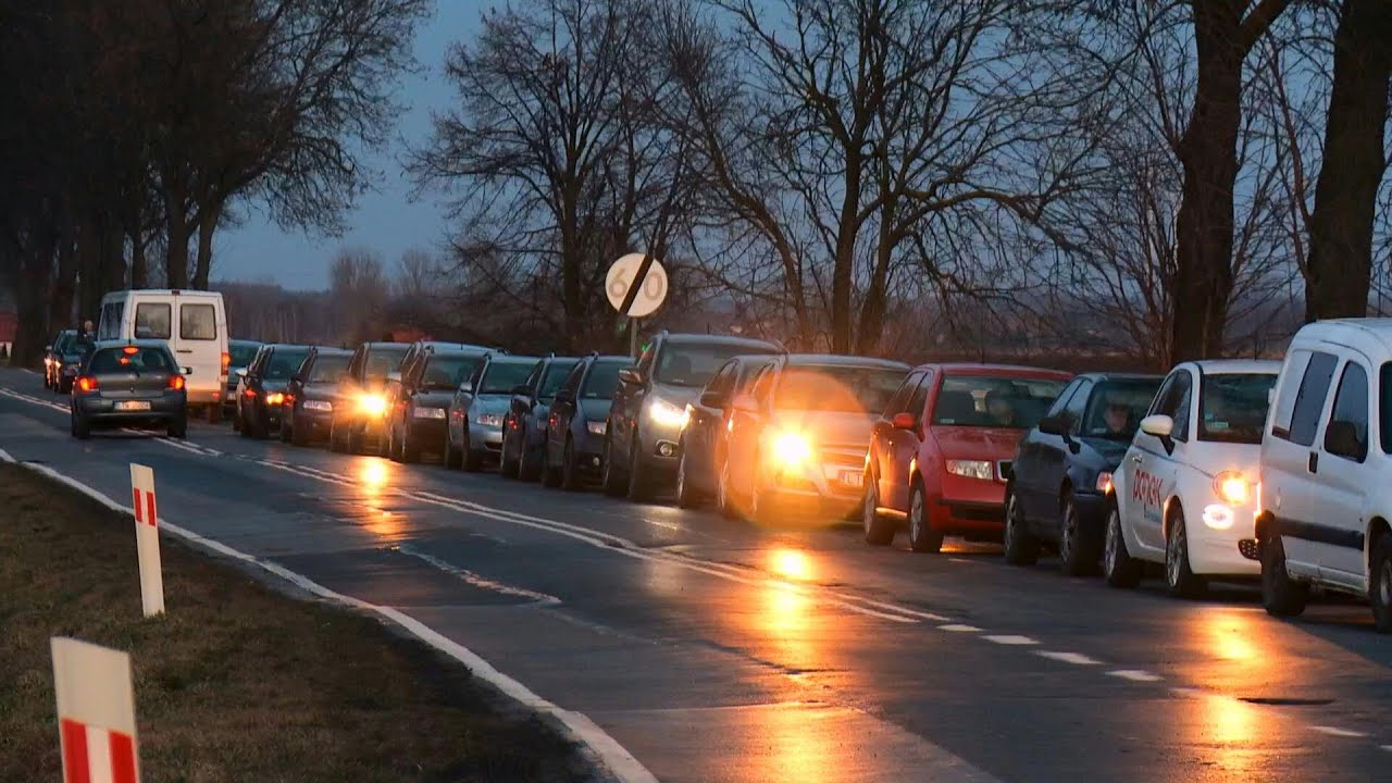 Long queues form in Poland for petrol after Russia invades Ukraine | AFP