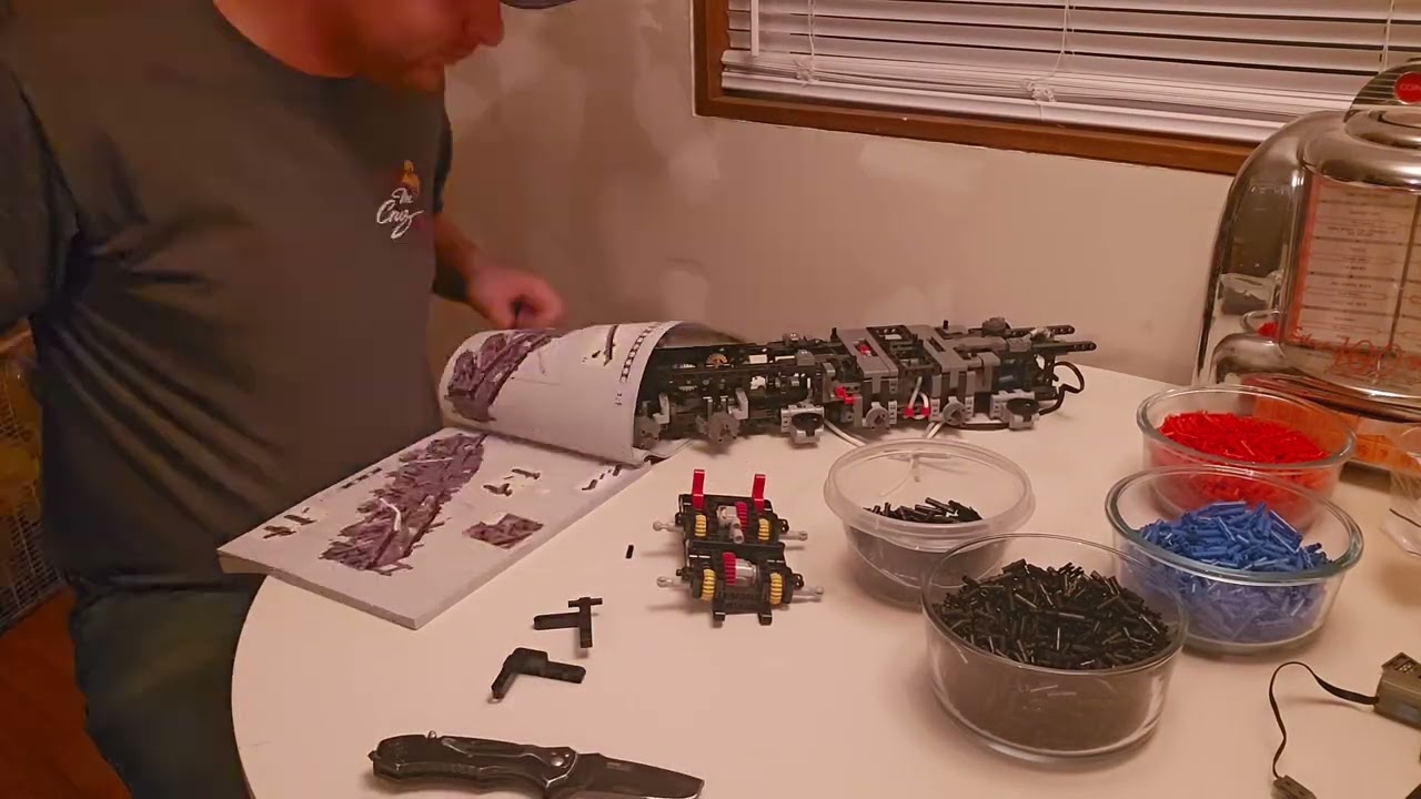 Mould King 17008 Mobile Crane Time-lapse Part 2