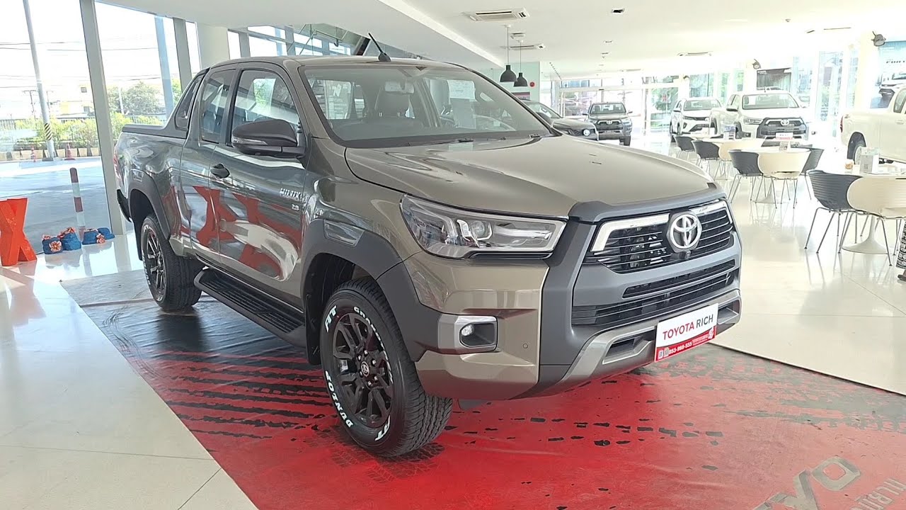 แค็ป4x4สีเขียวเหนี่ยวทรัพย์ พาชม 2024 Toyota Hilux Revo Rocco C-Cab 4x4 2.8 AT สีเขียว 1.161 ล.