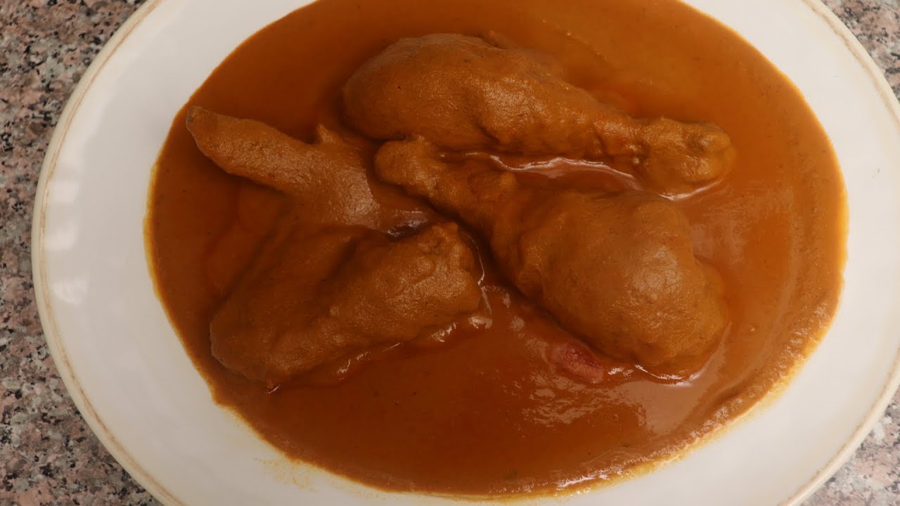 POLLO EN SALSA DE PIÑON
