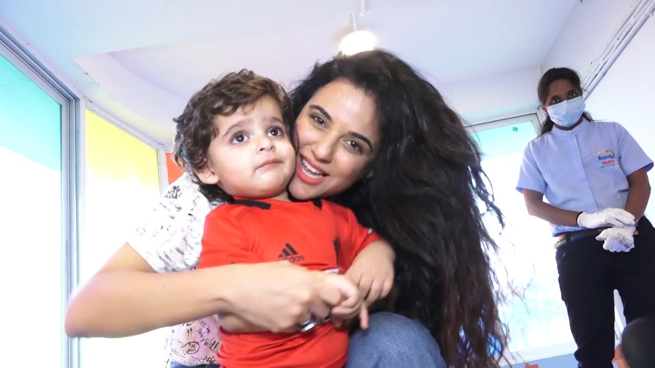 Sara Arfeen Khan&rsquo;s day out with twins Aizah and Zidane