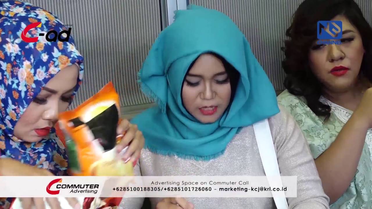 Commuter - Makan Di Kereta