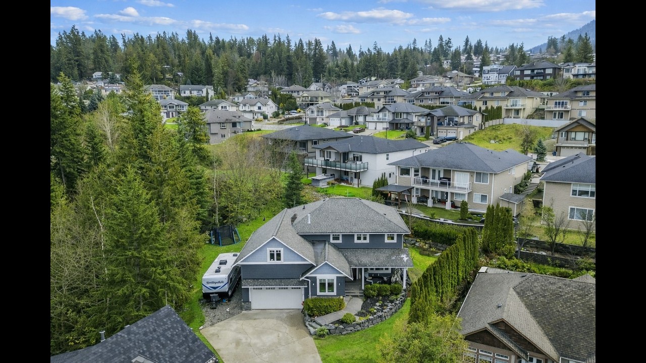 1270 7 AVE SE -  Salmon Arm Home For Sale in Laurel Estates 0.25acres