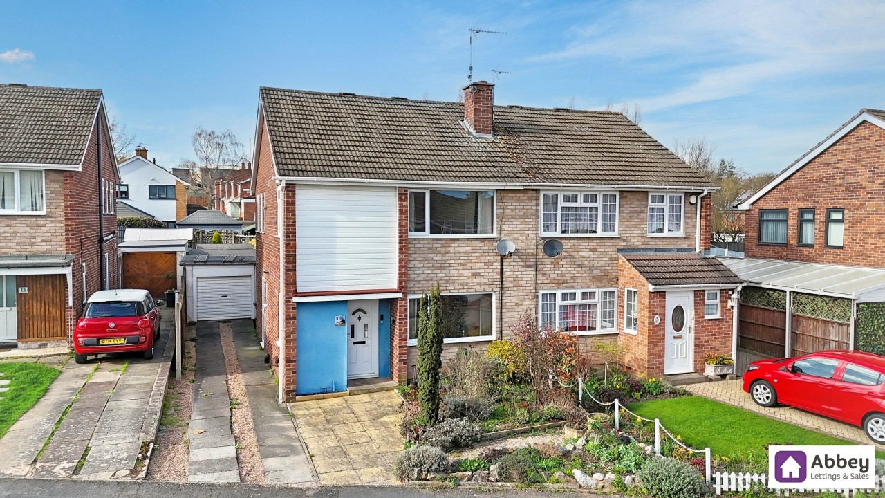 A 3 bedroom family home with No Chain and is close to Schools, Ideal for Families: FOR SALE